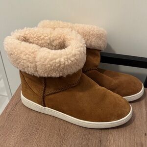 UGG Brown Sneaker Boots with Cream Plush Lining size 8